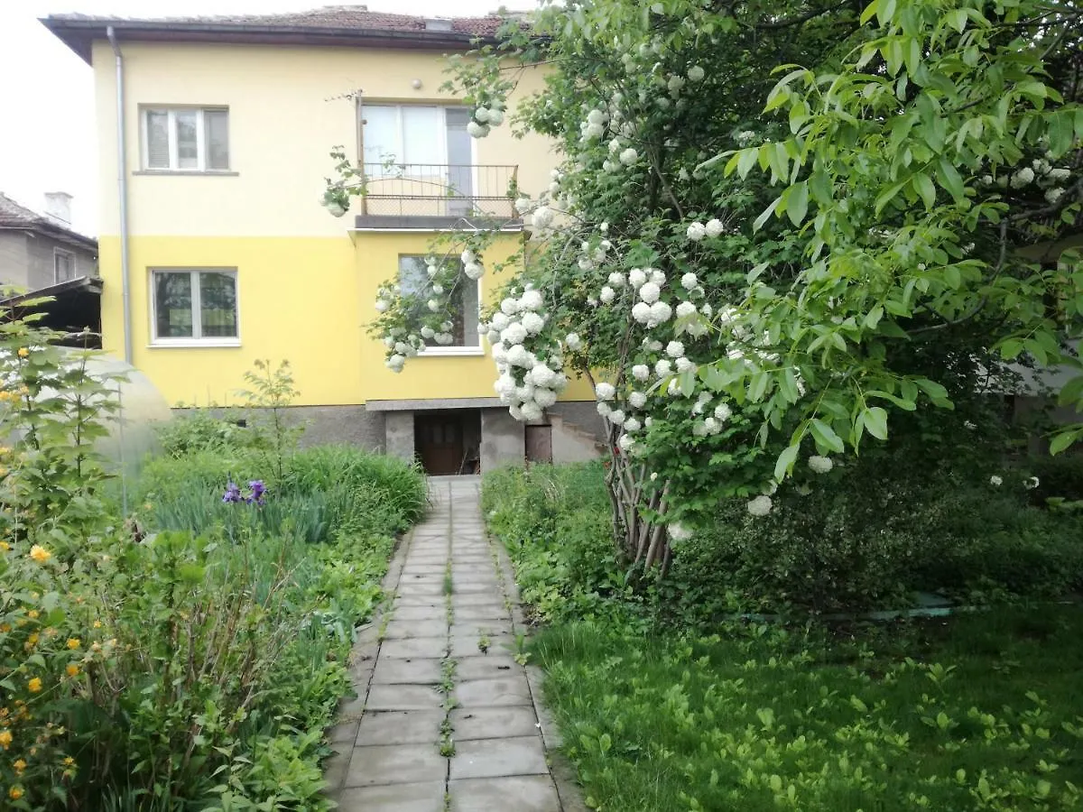Стаи за гости Дом Градина Вита / Guest Rooms “House Vita Garden” София Проживание в семье